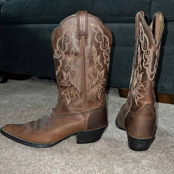 Ariat Women’s western boots - Picture 4 of 15